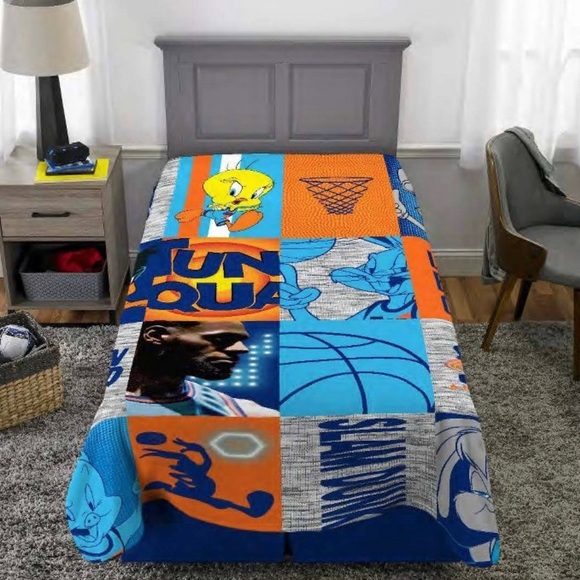 NWT space jam 2 movie super soft blanket throw 62”x90” machine washable - Picture 2 of 4